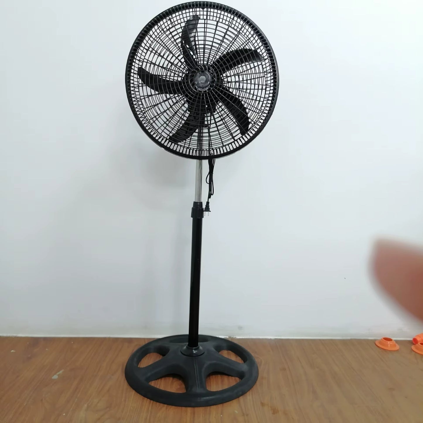 🌬️ Ventilador de Pie Potente y Elegante